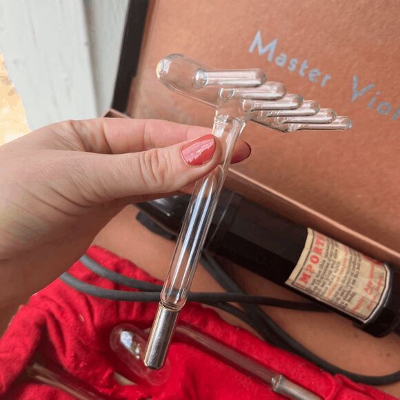 Antique Master Violet Ray Machine With 3 Glass Attachments Works Circa 1920’s - Picture 5 of 12